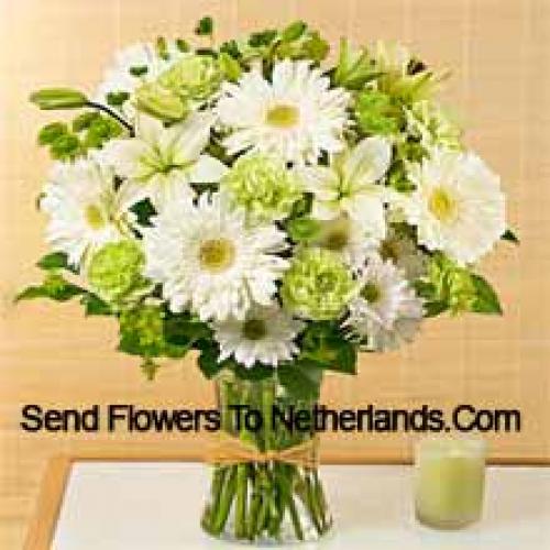 Mooie Gerbera's en Alstroemeria met vulmiddelen